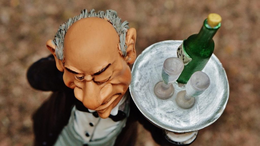 geanimeerde afbeelding van een butler met een dienblad