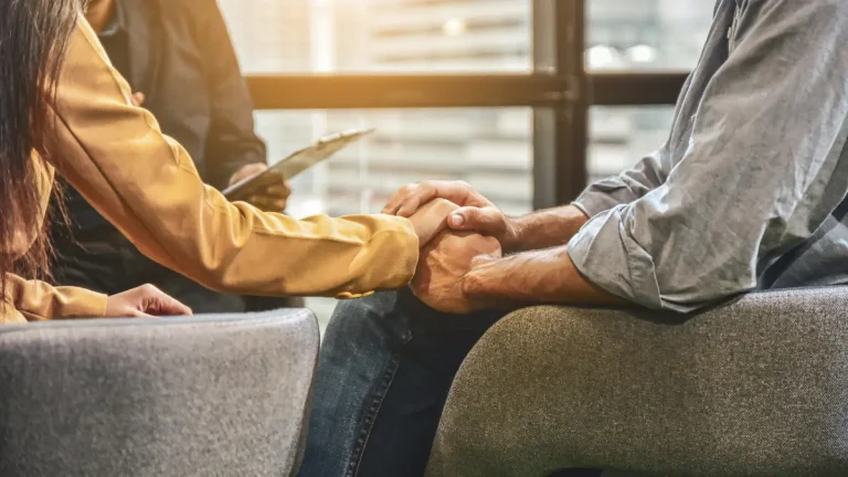 Man en vrouw die hun relatie begrip